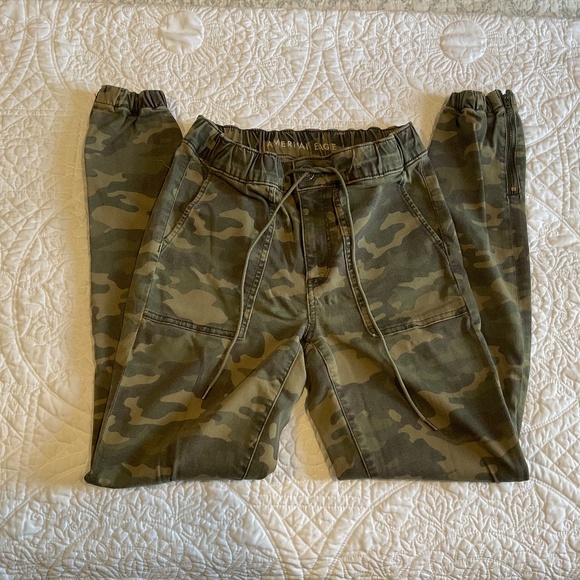 American Eagle Outfitters Jogger Jeans Womens 2 Green Brown Camo - Picture 1 of 11